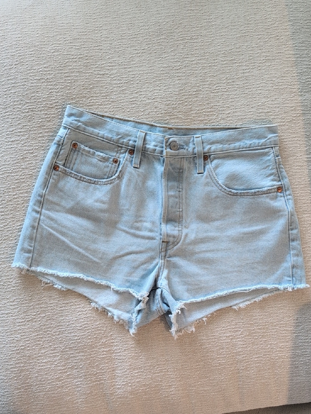 Levi's Women's 501 Original Shorts, Light Wash Size 30